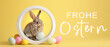 Frohe Ostern Konzept Feiertag Grußkarte mit Text - Cooler Osterhase, Kaninchen mit vielen bunt bemalten Ostereiern, sitzend, isoliert auf gelbem Hintergrund