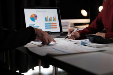 Fototapete - Two people are working on a business report