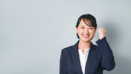 Poster - ガッツポーズするビジネススーツを着た女性