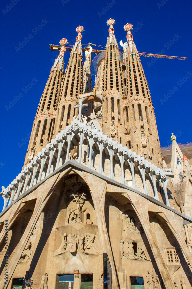 La Majestuosa Catedral De La Sagrada Familia En Barcelona, España, Es