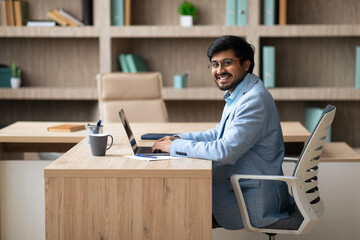 Aufkleber - Happy hindu businessman at desk managing emails on laptop indoor