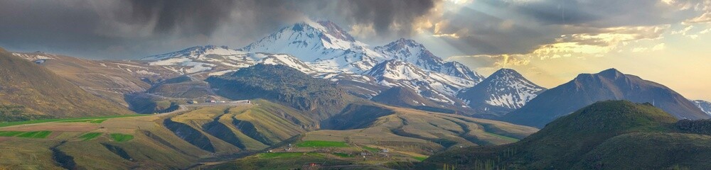 Canvas Print - Erciyes mountain, 3916 meters high, located in Kayseri, Turkey