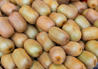 Wall Mural - Closeup of fresh kiwi fruit in boxes on display at grocery store