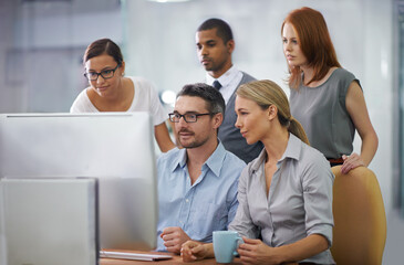 Leinwandbilder - Group, collaboration and help on computer from team, mentor and training employees in office. People, reading and learning from businessman in company coaching in IT, software or feedback on project