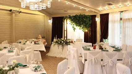 Poster - table decoration in a restaurant at a wedding with flowers