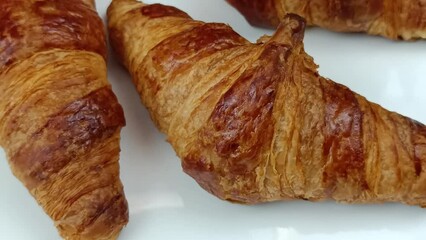 Wall Mural - plusieurs croissants, isolés sur un fond blanc, en gros plan