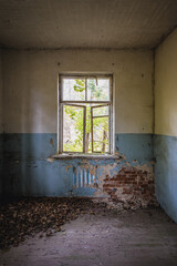 Canvas Print - Old building in Illinci abandoned village in Chernobyl Exclusion Zone in Ukraine