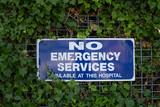 Fototapeta Londyn - No emergency services sign on fence