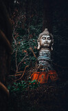 Fototapeta Na ścianę - Pomnik Buddy na tle las