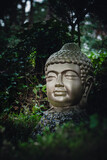 Fototapeta Na ścianę - Pomnik Buddy na tle las