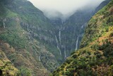 Fototapeta  - Wodospady w dolinie