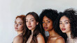 © Studio Zenith - groupe de jeunes femmes de différentes ethnies représentant ensemble la diversité des peuples du monde