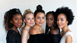 © Studio Zenith - groupe de jeunes femmes de différentes ethnies représentant ensemble la diversité des peuples du monde