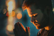 Innerer Frieden: Mann betet in spiritueller Andacht