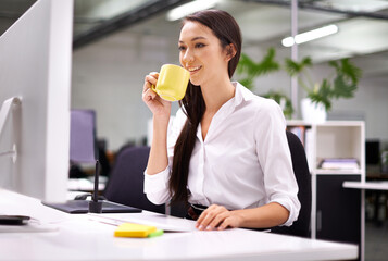 Aufkleber - Coffee, computer and business woman in office reading information for research on internet. Technology, smile and professional female designer working on desktop and drinking cappuccino in workplace.