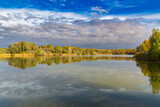 Fototapeta Krajobraz - autumn on lake