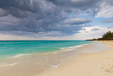 Fototapeta Do pokoju - Piękna piaszczysta plaża, widok na ocean, wyspa Kuba