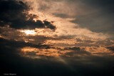 Fototapeta Łazienka - chmury, niebo i słońce