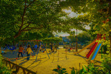 Fototapeta Sypialnia - 公園で遊ぶ子供たち