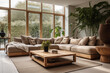 Salon avec un canapé beige dans un environnement moderne et très lumineux avec de grandes plantes et une décoration en bois.