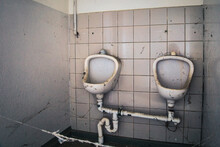 Toilet In The Bathroom - Verlassener Ort - Beatiful Decay - Verlassener Ort - Urbex / Urbexing - Lost Place - Artwork - Creepy - High Quality Photo	