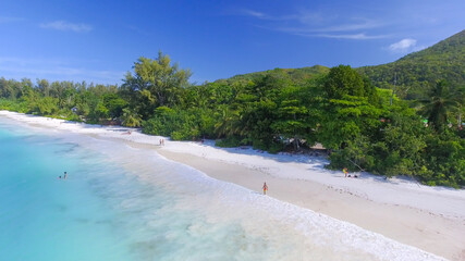 Canvas Print - Praslin Beach, Seychelles. Aerial view of tropical coastline on a sunny day