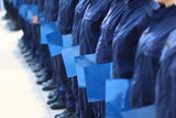 Fototapeta  - Ślubowanie policjantów w niebieskich mundurach. 