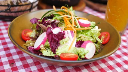 Canvas Print - Close up bowl of mixed vegetables salad