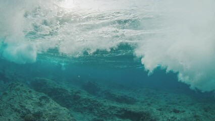 Fototapete - Underwater view of the wave breaking in the Maldives