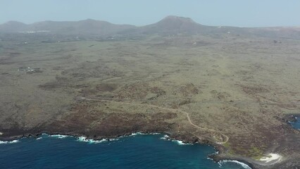 Wall Mural - Côte rocheuse sur l'île volcanique de Lanzarote aux canaries