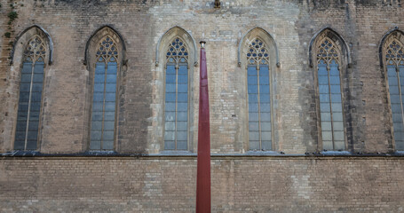 Canvas Print - View on Fossar de les Moreres memorial square and wall of Santa Maria del Mar church, Spain