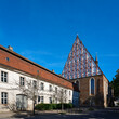 Das ehemalige Doppelpfarrhaus der Nikolaikirche in Frankfurt (Oder) steht ebenso unter Denkmalschutz wie die dahinterliegende Westfront der ehemaligen Franziskaner-Klosterkirche