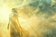 Göttliche Frau im langen Kleid blickt Richtung Sonne und erstrahlt hell, atmosphärisch