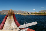 Fototapeta Sawanna - Pływająca wioska ludu Uros na jeziorze Titicaca