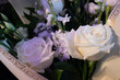 białe kwiaty, białe róże, bukiet, ostatnie pożegnanie, pogrzeb, wiązanka kwiatów, rose, kwiat, roz, kwiatowy