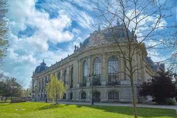 Wall Mural - Paris, the Petit Palais, beautiful building in spring 
