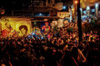 © Leandro Lima - Multidão festeja na Pedra do Sal, centro do Rio de Janeiro, com samba e muro grafitado com cantores e compositores do samba.