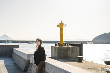 Wall Mural - 海街を旅する女性