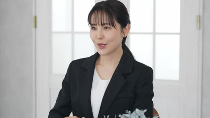 Fototapete - オフィスで会話する二人の女性