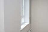 Fototapeta Uliczki - Plastic window in a light empty room