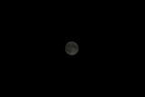 Fototapeta  - Księżyc w nocy świeci tak jasno jak słońce, widok księżyca z ziemi