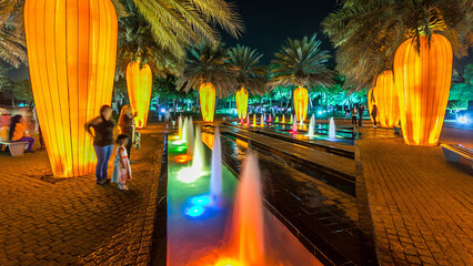 Fototapete - Dubai Glow Garden timelapse with illuminated trees and sculptures