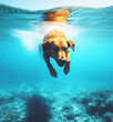 Labrador nadando en el mar 