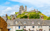 Fototapeta Uliczki - The imposing ruins of the medieval hilltop Corfe Castle, seen above the town of the same name in the village of Corfe Castle, England, United Kingdom.	
