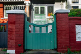 Fototapeta Londyn - LONDON-  Green gate at entrance of typical residential house in Fulham, west London