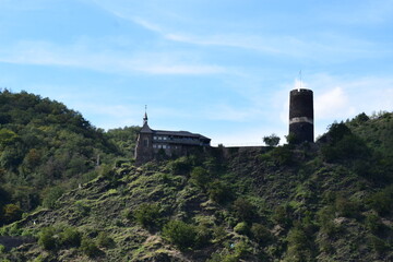 Canvas Print - Castle Bischofsstein seen from Burgen, Mosel