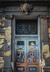 Canvas Print - Old door in Zeleni Venac area of Belgrade, Serbia