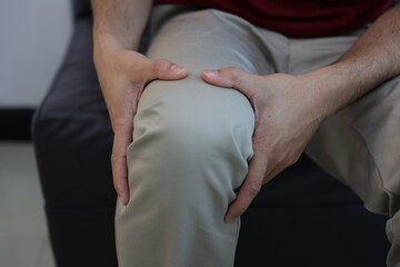 Knee pain massage 