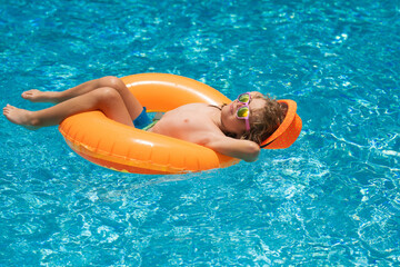 Poster - Child boy splashing in swimming pool. Swim water sport activity on summer vacation with children.