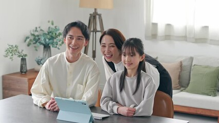 Poster - 笑顔の仲良し家族